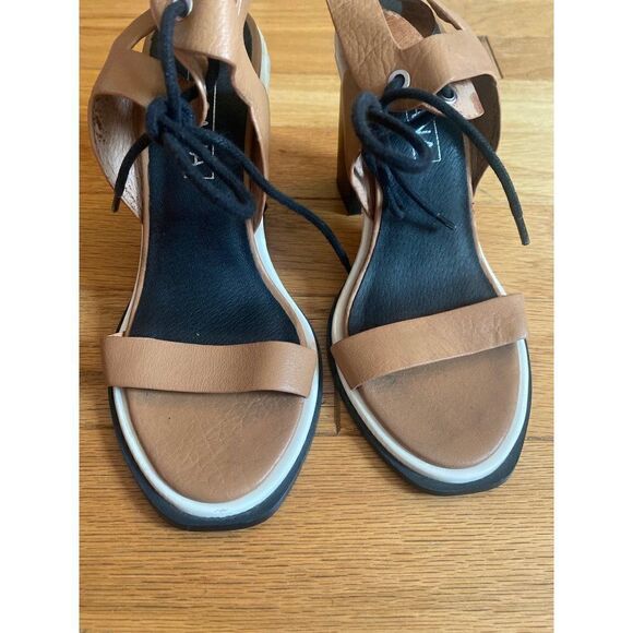 Sol Sana black/tan/white block heel ankle tie shoes size 37 - Picture 3 of 7